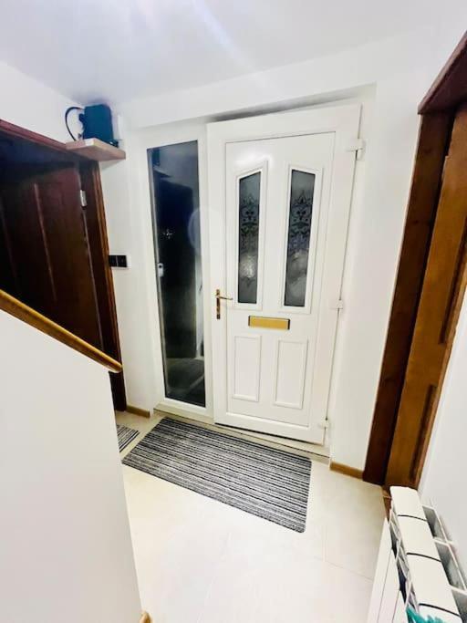 Modern Strelley Escape - Peaceful & Convenient, 2X Free Off-Street Parking, Wifi -500Mb, 2 Bathrooms, Contractor & Family Friendly, Ng8 Nottingham Exterior photo